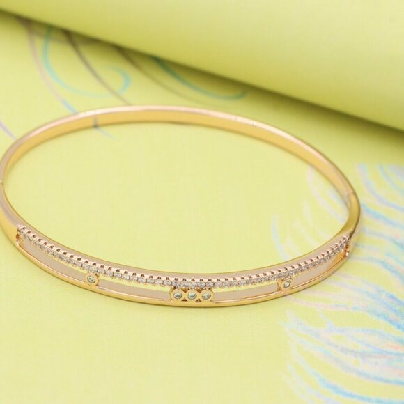 Elegant Rose Gold Plated Bangle with Crystal Detailing, XPBL0568 - Picture 4 of 12